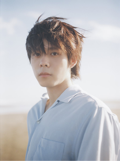 細田佳央太「どっちが好き？」新アーティスト写真2パターン公開