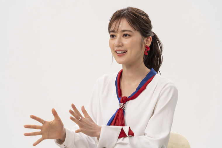 生田絵梨花、“史上最少”全長約3nmの姿に!テクノポップな歌とダンスを披露<ADEKA 新CM「素財姫(半導体の世界篇)」> - タレントデータバンク