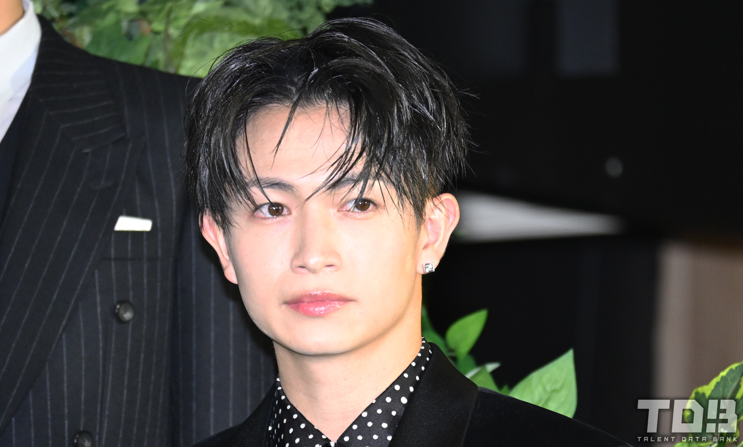 綱 啓永 まとめ売り 綱啓永がメモリアルイヤーに初のカレンダーを2形態で発売！ | 株式